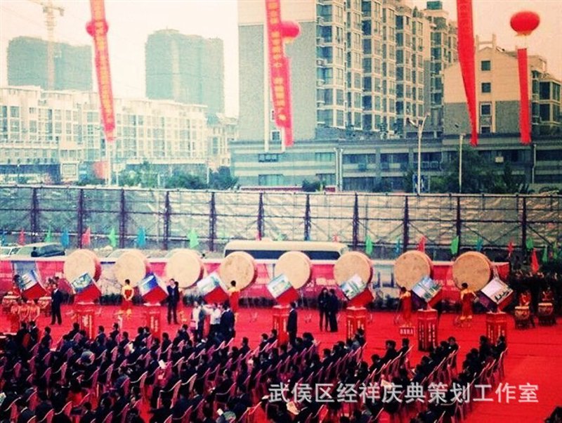 如何选择适合企业的标志设计？这不仅是一个美学问题，更是关乎品牌形象构建的重要环节。